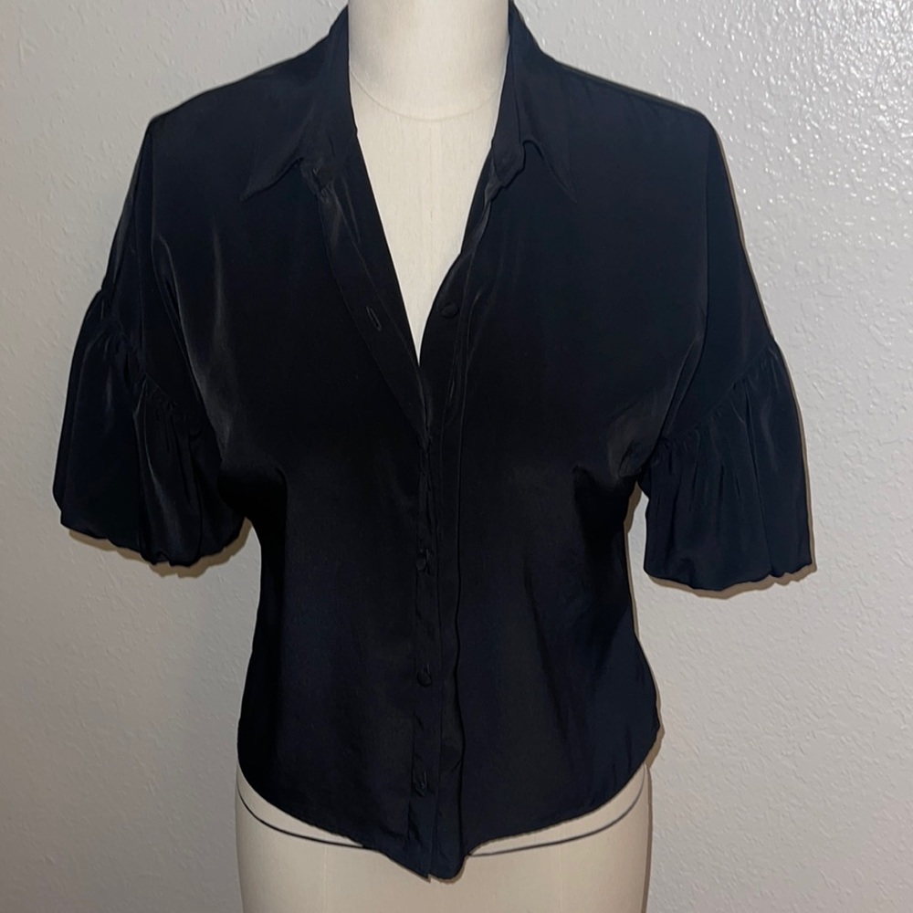 Black Buttom with puff sleeve